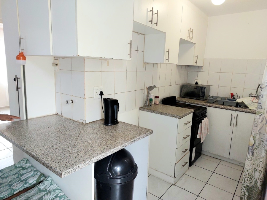 2 Bedroom Property for Sale in Oakglen Western Cape